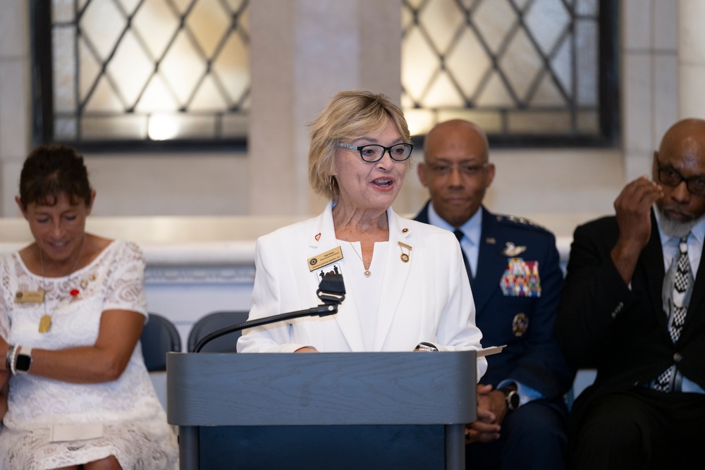 The Annual Gold Star Mother’s Day Commemoration Ceremony is Held at Arlington National Cemetery