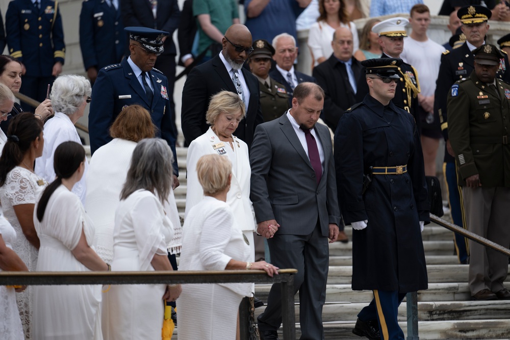 The Annual Gold Star Mother’s Day Commemoration Ceremony is Held at Arlington National Cemetery