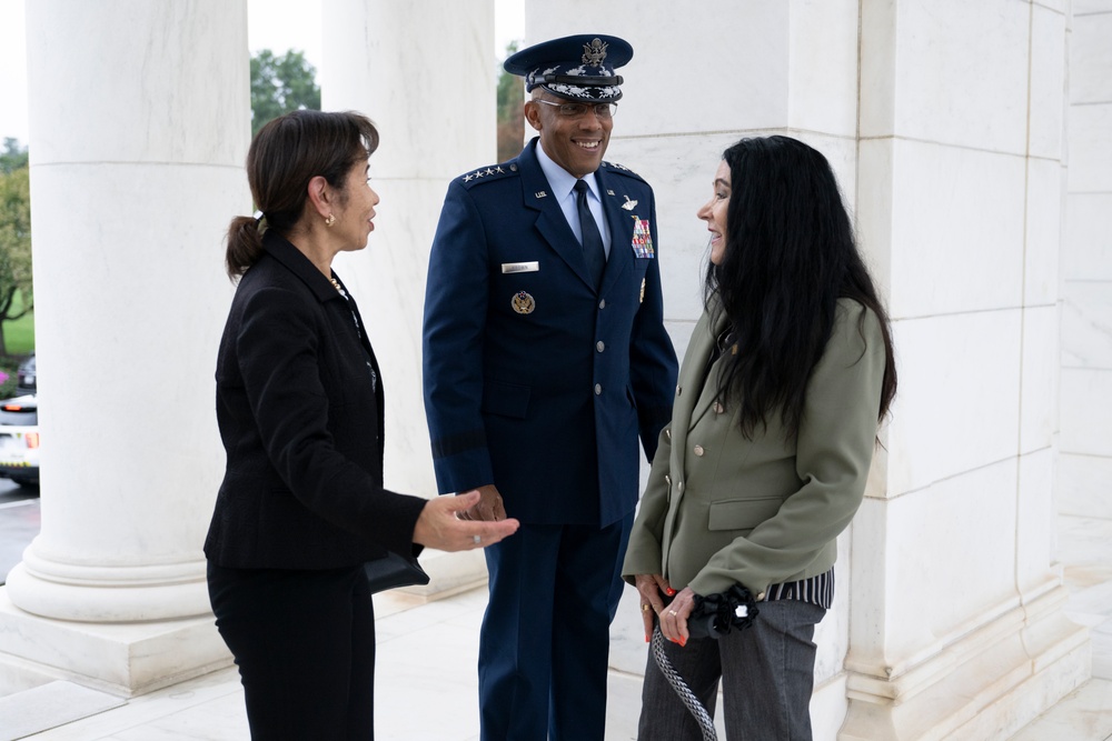 The Annual Gold Star Mother’s Day Commemoration Ceremony is Held at Arlington National Cemetery