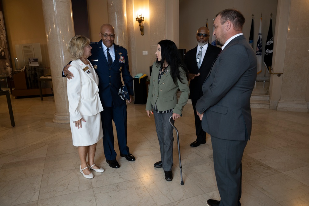 The Annual Gold Star Mother’s Day Commemoration Ceremony is Held at Arlington National Cemetery