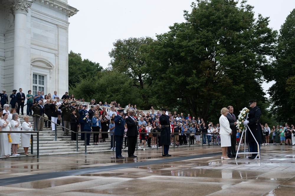 The Annual Gold Star Mother’s Day Commemoration Ceremony is Held at Arlington National Cemetery