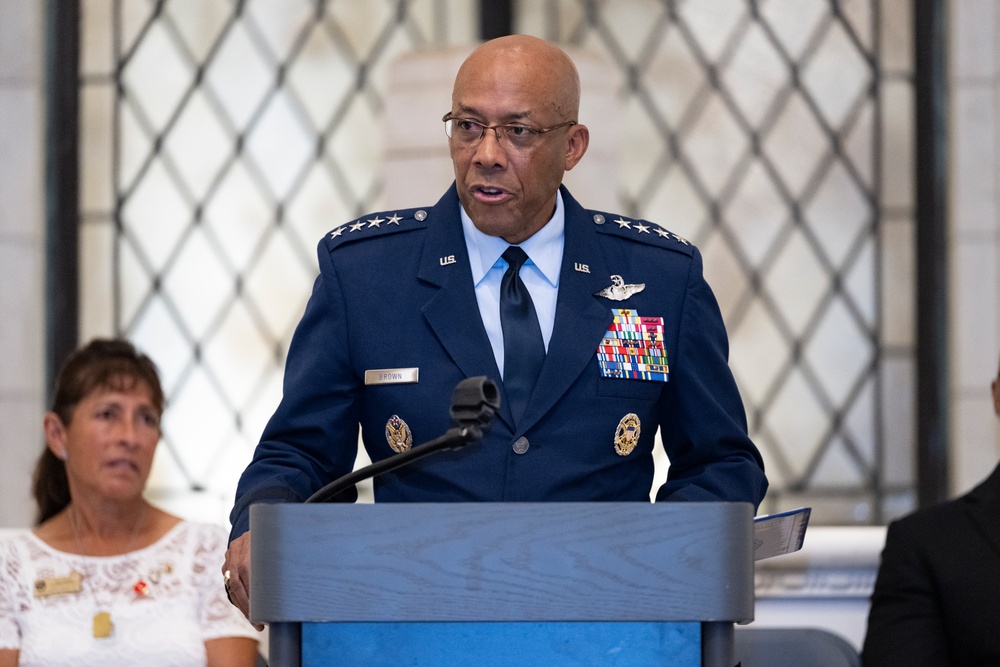 The Annual Gold Star Mother’s Day Commemoration Ceremony is Held at Arlington National Cemetery