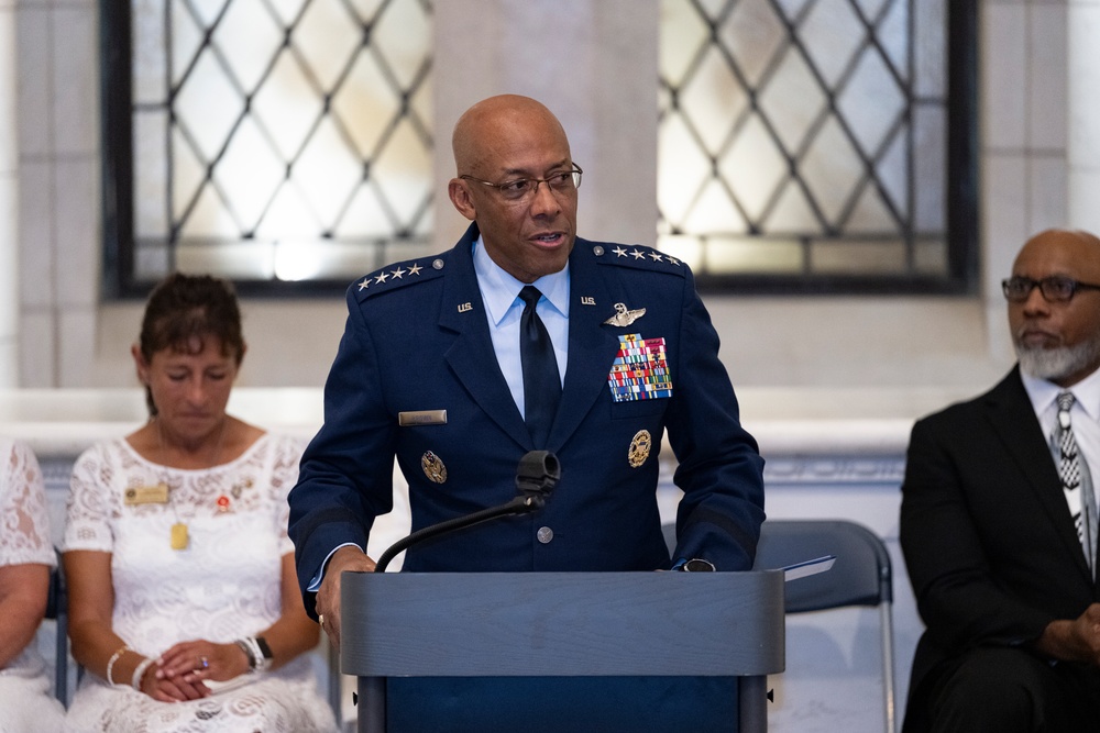 The Annual Gold Star Mother’s Day Commemoration Ceremony is Held at Arlington National Cemetery