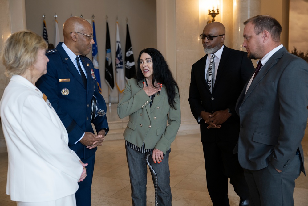 The Annual Gold Star Mother’s Day Commemoration Ceremony is Held at Arlington National Cemetery