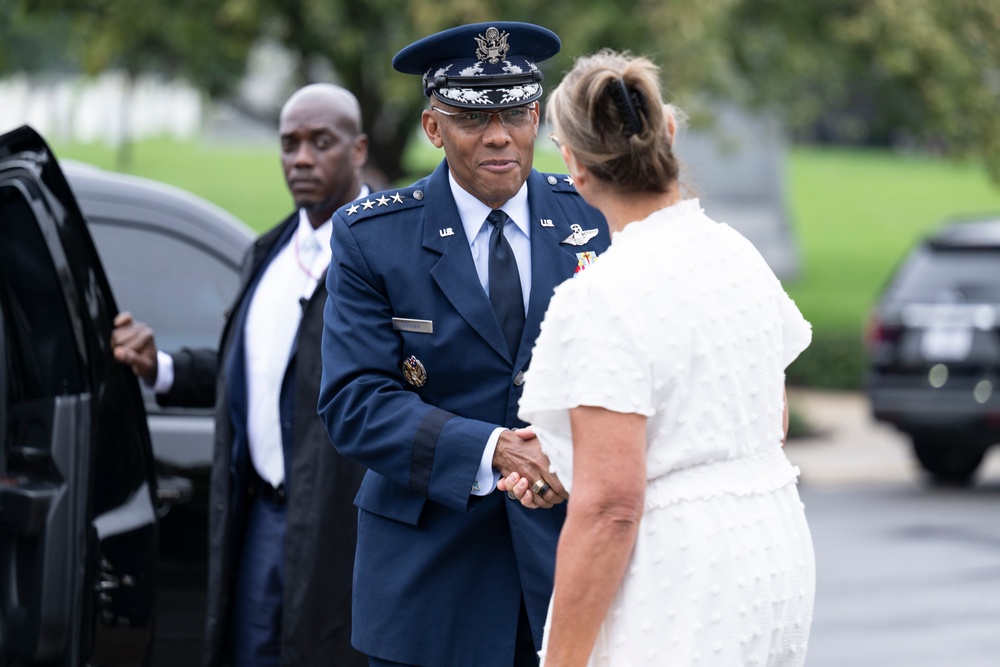 The Annual Gold Star Mother’s Day Commemoration Ceremony is Held at Arlington National Cemetery