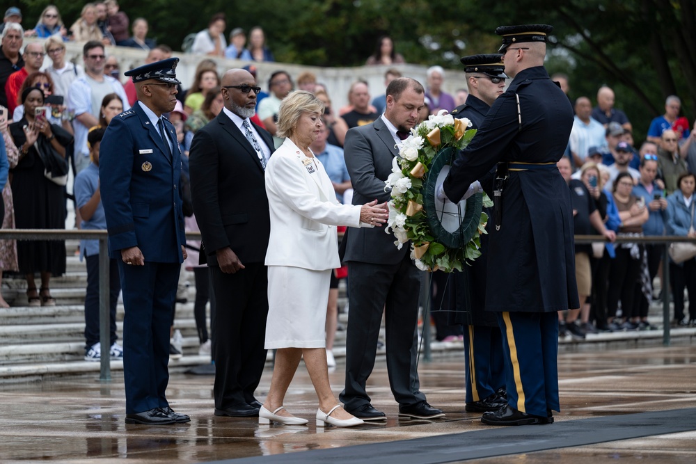 The Annual Gold Star Mother’s Day Commemoration Ceremony is Held at Arlington National Cemetery