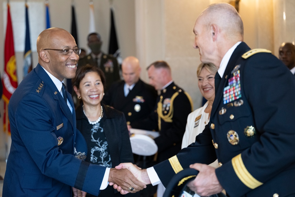 The Annual Gold Star Mother’s Day Commemoration Ceremony is Held at Arlington National Cemetery