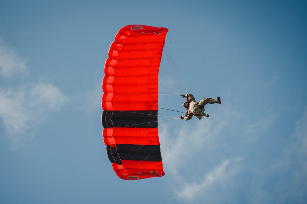 The Sky’s the Limit: Green Berets conduct jump demonstrations