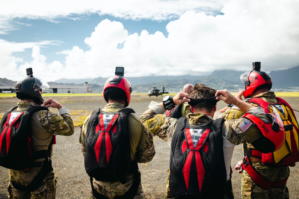 The Sky’s the Limit: Green Berets conduct jump demonstrations