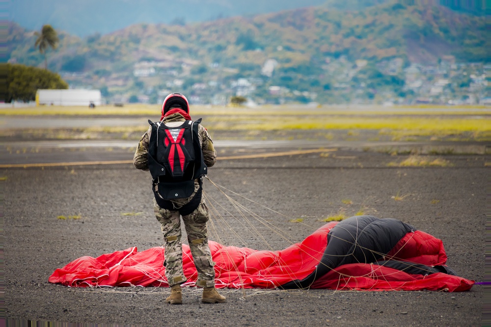 The Sky’s the Limit: Green Berets conduct jump demonstrations