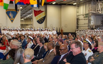 USS Ronald Reagan (CVN 76) hosts a change of command ceremony