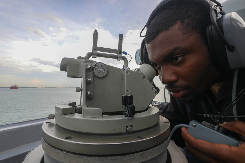 USS Dewey (DDG 105) Arrives in Singapore