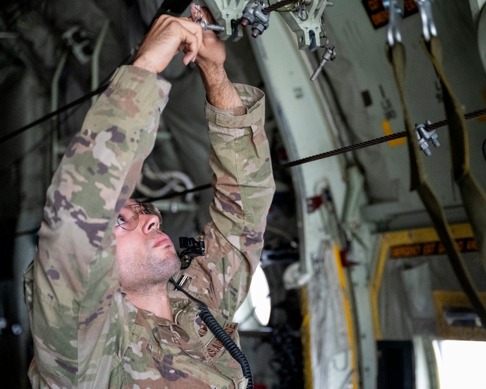 U.S. Air Force, JGSDF integrate for static line jump training