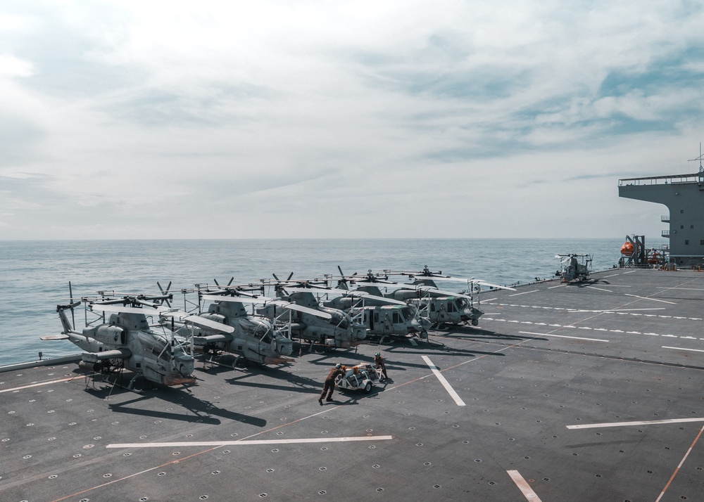 VMM-165 (Rein.) Trains in Okinawa, Conducts Flight Operations Aboard USS Miguel Keith