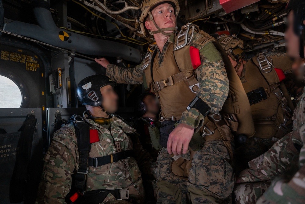 DVIDS Images 24th MEU (SOC) MSPF Bilateral Parachute Insert with