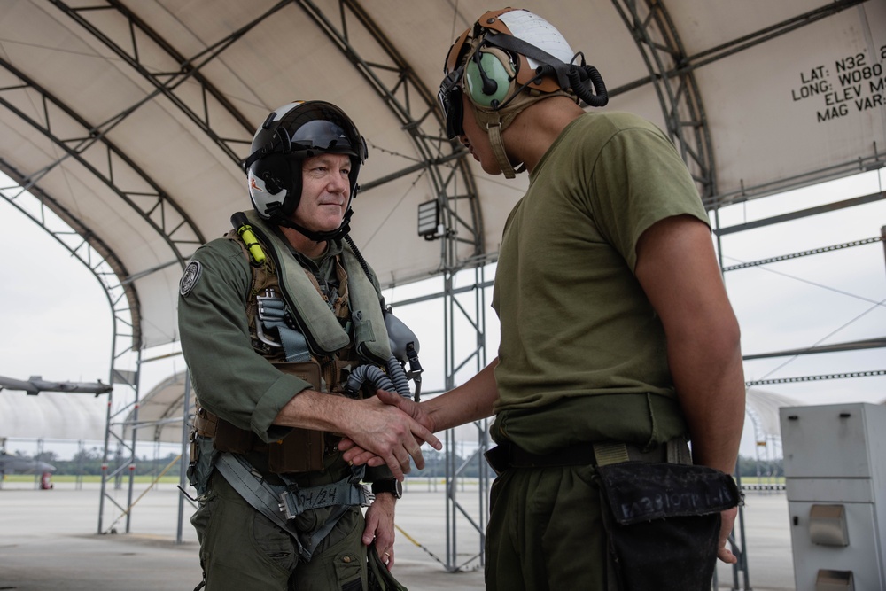 2nd MAW commanding general flies in F/A-18C Hornet