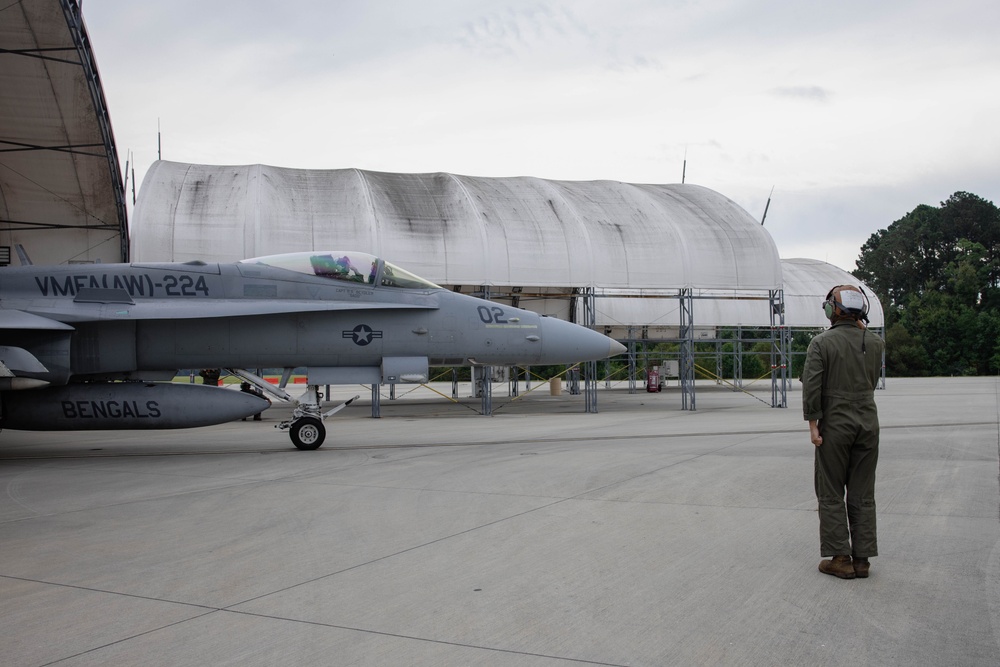 2nd MAW commanding general flies in F/A-18C Hornet