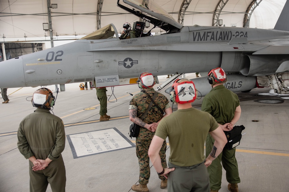 2nd MAW commanding general flies in F/A-18C Hornet