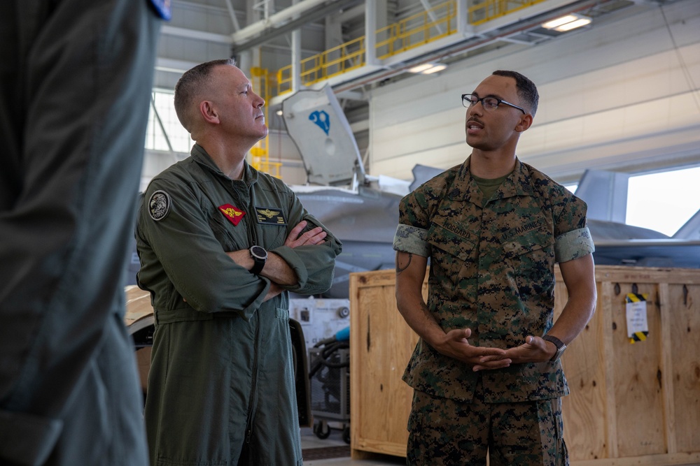 2nd MAW commanding general awards VMFAT-501 Marine