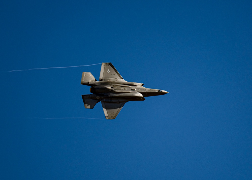 F-35s takeoff for Utah training range