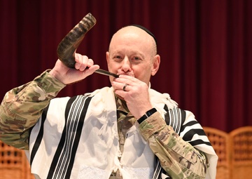 Holloman welcomes its first Jewish chaplain