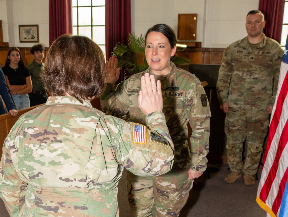 Former Pennsylvania Army National Guard enlisted Soldier rejoins as first lieutenant