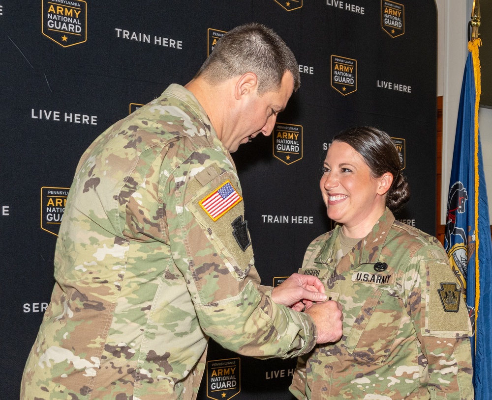 Former Pennsylvania Army National Guard enlisted Soldier rejoins as first lieutenant