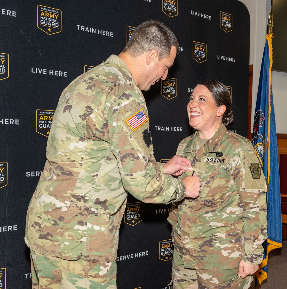 Former Pennsylvania Army National Guard enlisted Soldier rejoins as first lieutenant