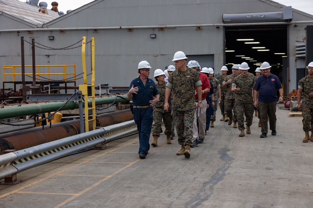 MARFORCOM hosts a visit to the USS Arlington for the Deputy Commandant, CD&amp;I