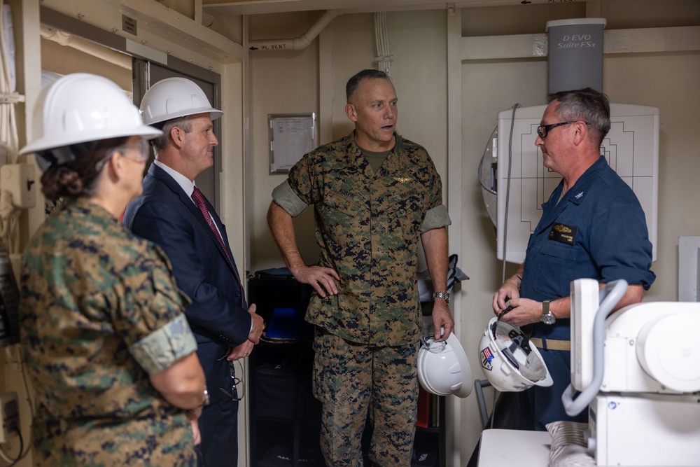 MARFORCOM hosts a visit to the USS Arlington for the Deputy Commandant, CD&amp;I