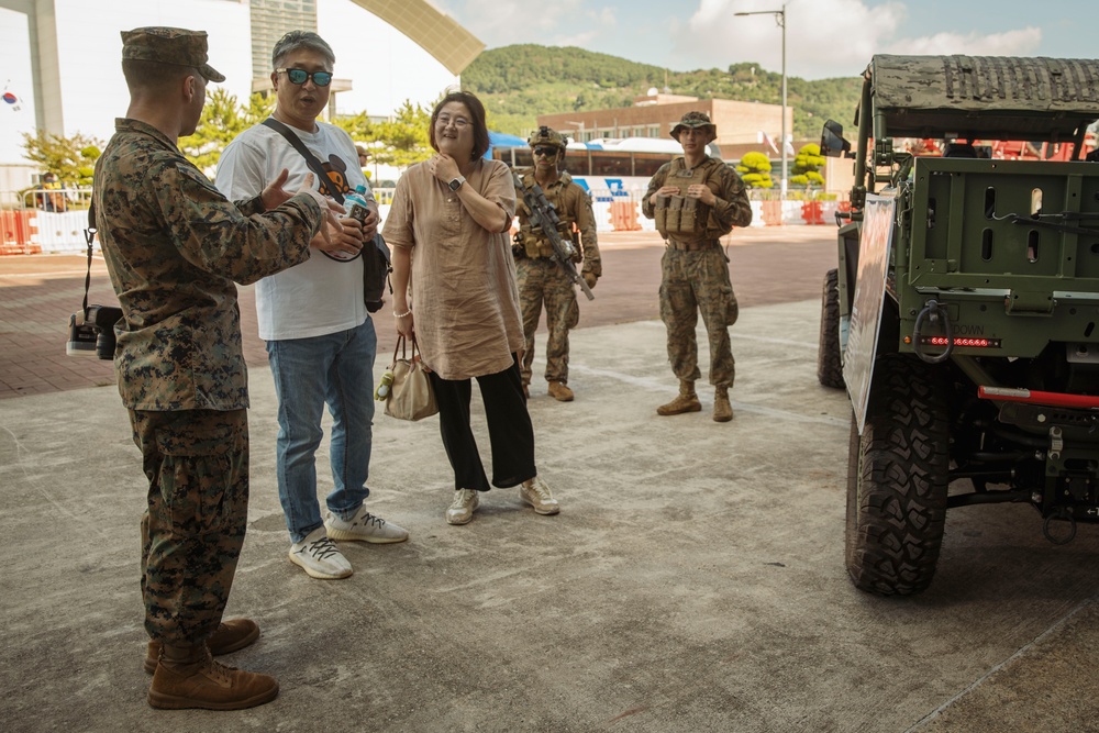 USS Boxer, 15th MEU Welcomes Guests Aboard for S. Korean Armed Forces Day