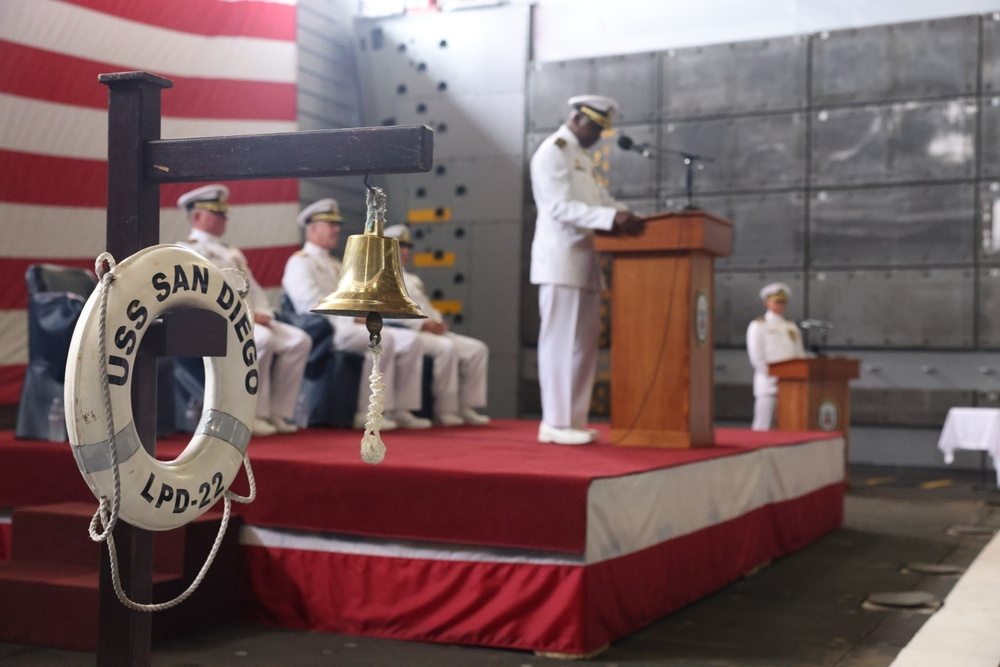 CAPT Carter addresses crew of USS San Diego (LPD 22)