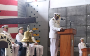 CAPT Carter addresses crew of USS San Diego (LPD 22)