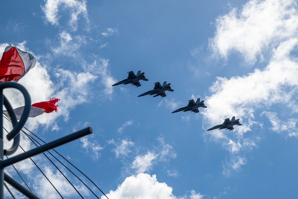 Theodore Roosevelt Conducts Flight Operations in U.S. 3rd Fleet