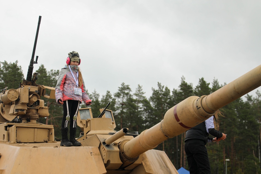 2nd Bn., 12th Cav. Regt. strengthens ties with Polish community through combat vehicle display