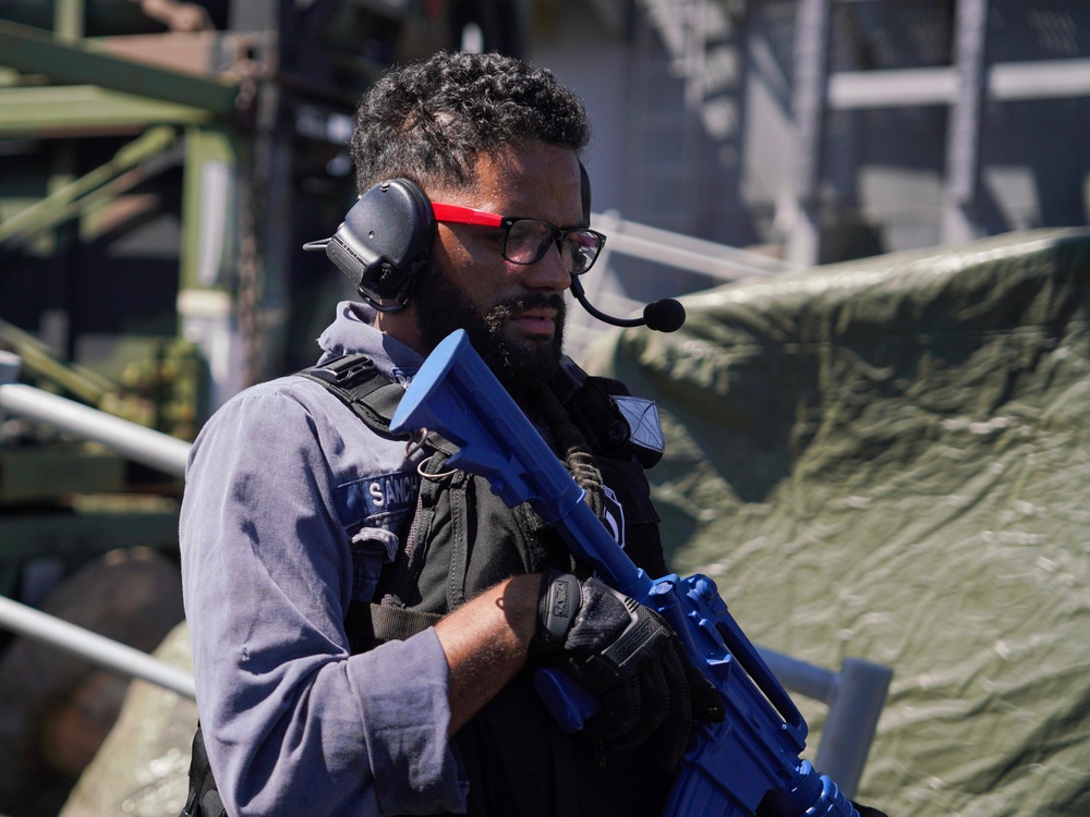 USS Harpers Ferry rehearses VBSS