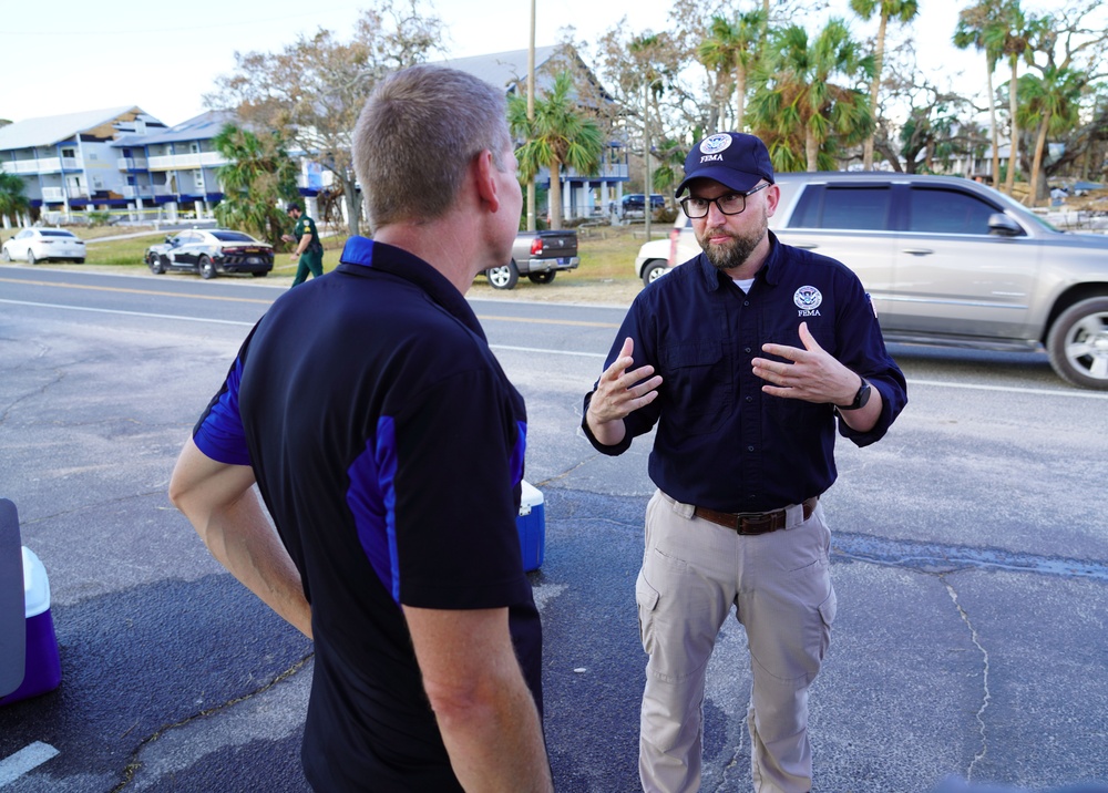 FEMA Field Coordination Officer Meets with Local Business Owners in Storm-Ravaged Steinhatchee, FL