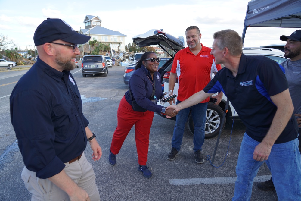 FEMA Field Coordination Officer Meets with Local Business Owners in Storm-Ravaged Steinhatchee, FL