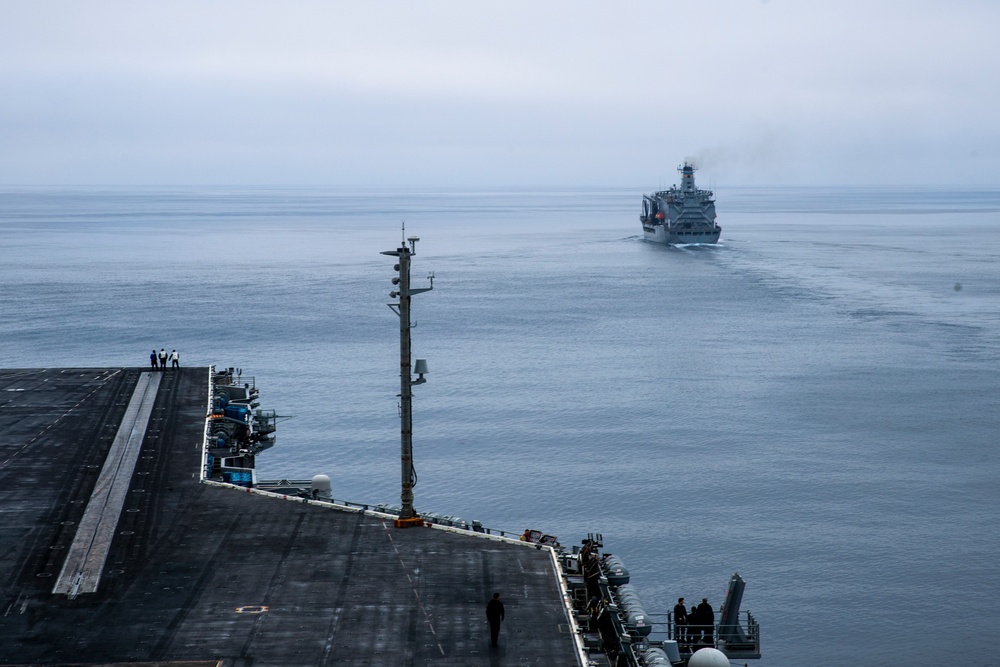 USS George Washington (CVN 73) conducts fueling-at-sea with USNS Pecos (T-AO 197)
