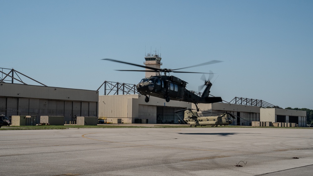 101st Division Soldiers fly to North Carolina