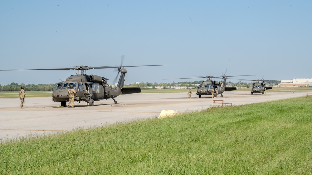 101st Division Soldiers fly to North Carolina