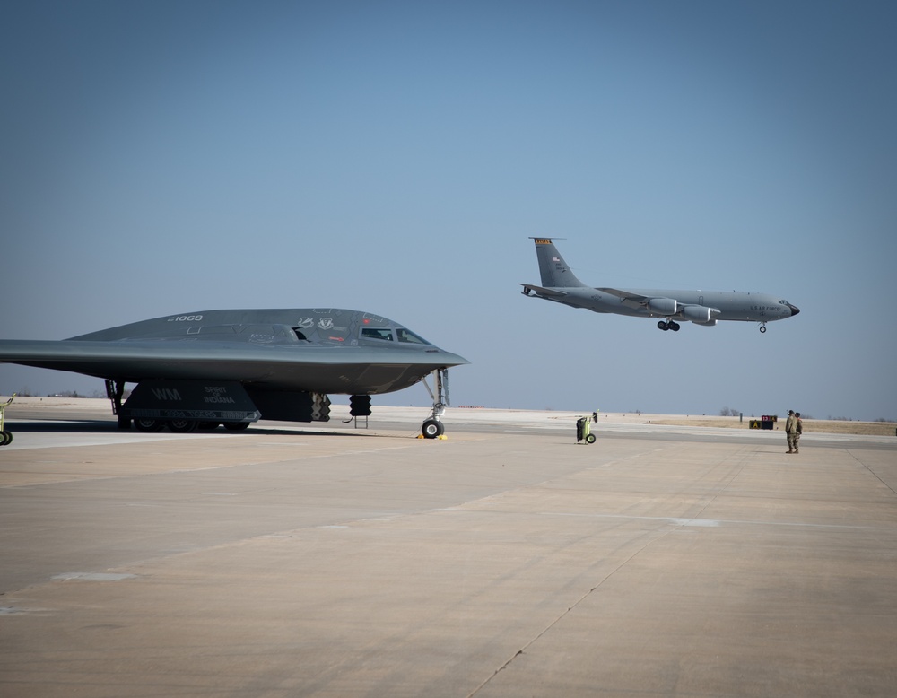 131st Bomb Wing &amp; the 190th Air Refueling Wing participate in a hot pit refueling of a B-2 Spirit Bomber