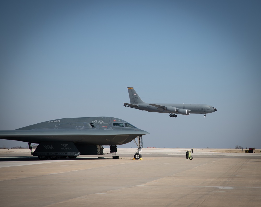 131st Bomb Wing &amp; the 190th Air Refueling Wing participate in a hot pit refueling of a B-2 Spirit Bomber