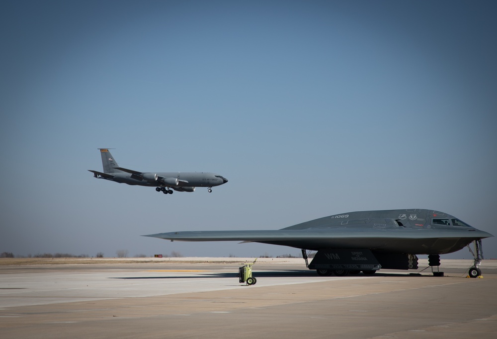 131st Bomb Wing &amp; the 190th Air Refueling Wing participate in a hot pit refueling of a B-2 Spirit Bomber