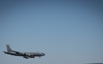 131st Bomb Wing &amp; the 190th Air Refueling Wing participate in a hot pit refueling of a B-2 Spirit Bomber