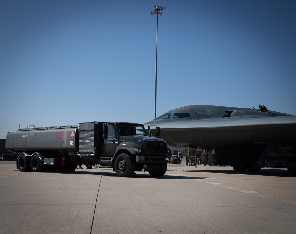 131st Bomb Wing &amp; the 190th Air Refueling Wing participate in a hot pit refueling of a B-2 Spirit Bomber