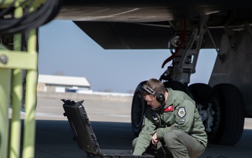 131st Bomb Wing &amp; the 190th Air Refueling Wing participate in a hot pit refueling of a B-2 Spirit Bomber