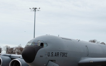 927 MXG Airmen work alongside 6 MXG to evacuate flight line ahead of inclement weather