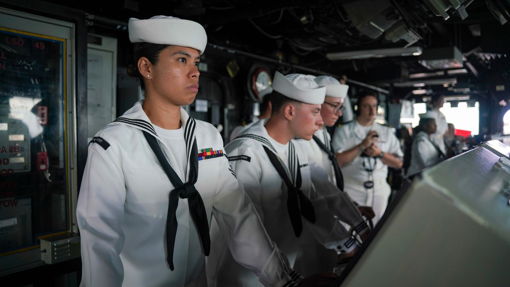 USS Harpers Ferry Arrives at Pearl Harbor