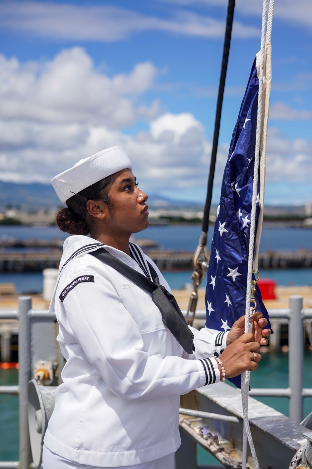 USS Harpers Ferry Arrives at Pearl Harbor